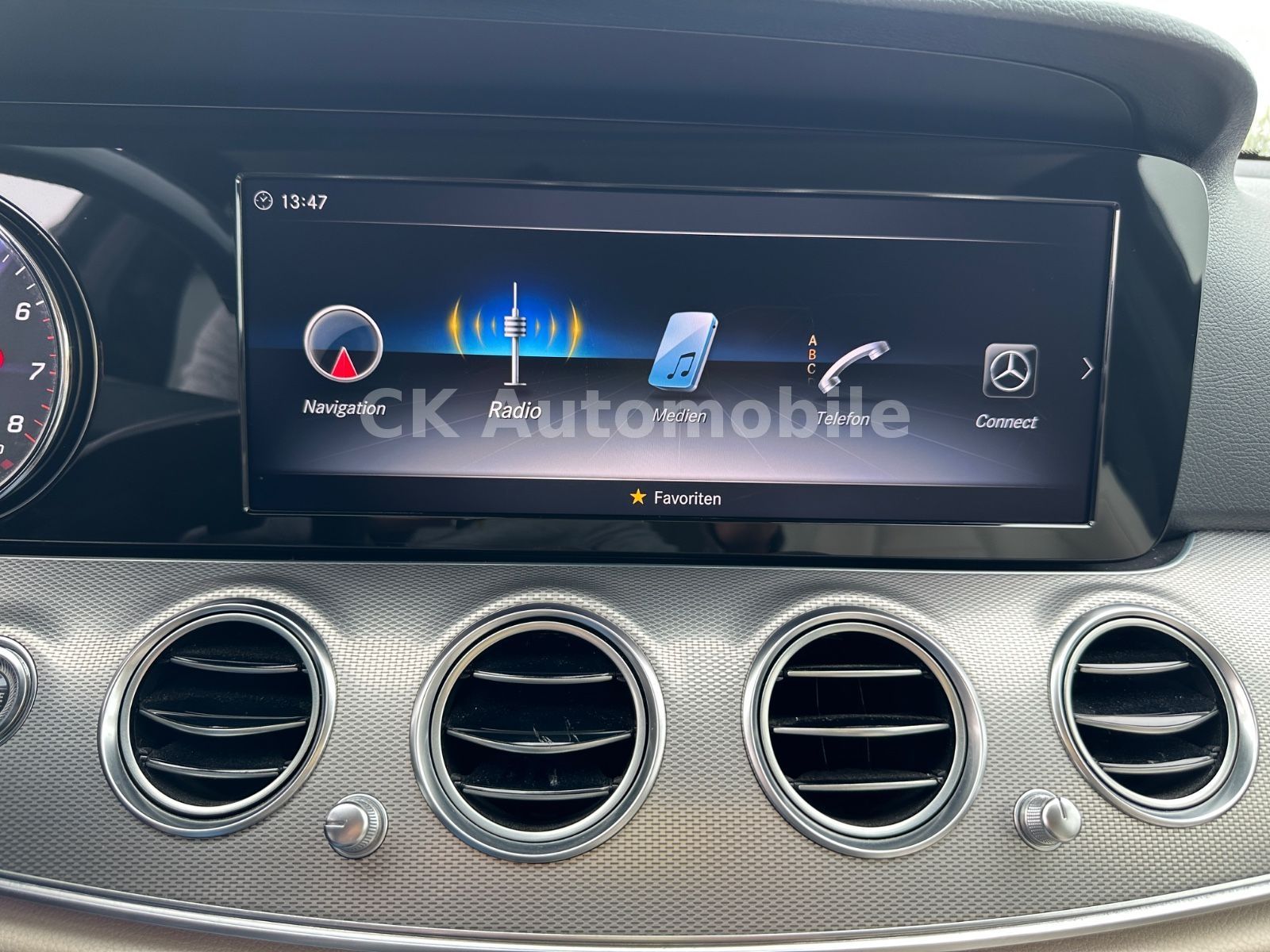 Fahrzeugabbildung Mercedes-Benz E 300 Lim. AMG-Line/Navi/Leder/Kamera/Burmester