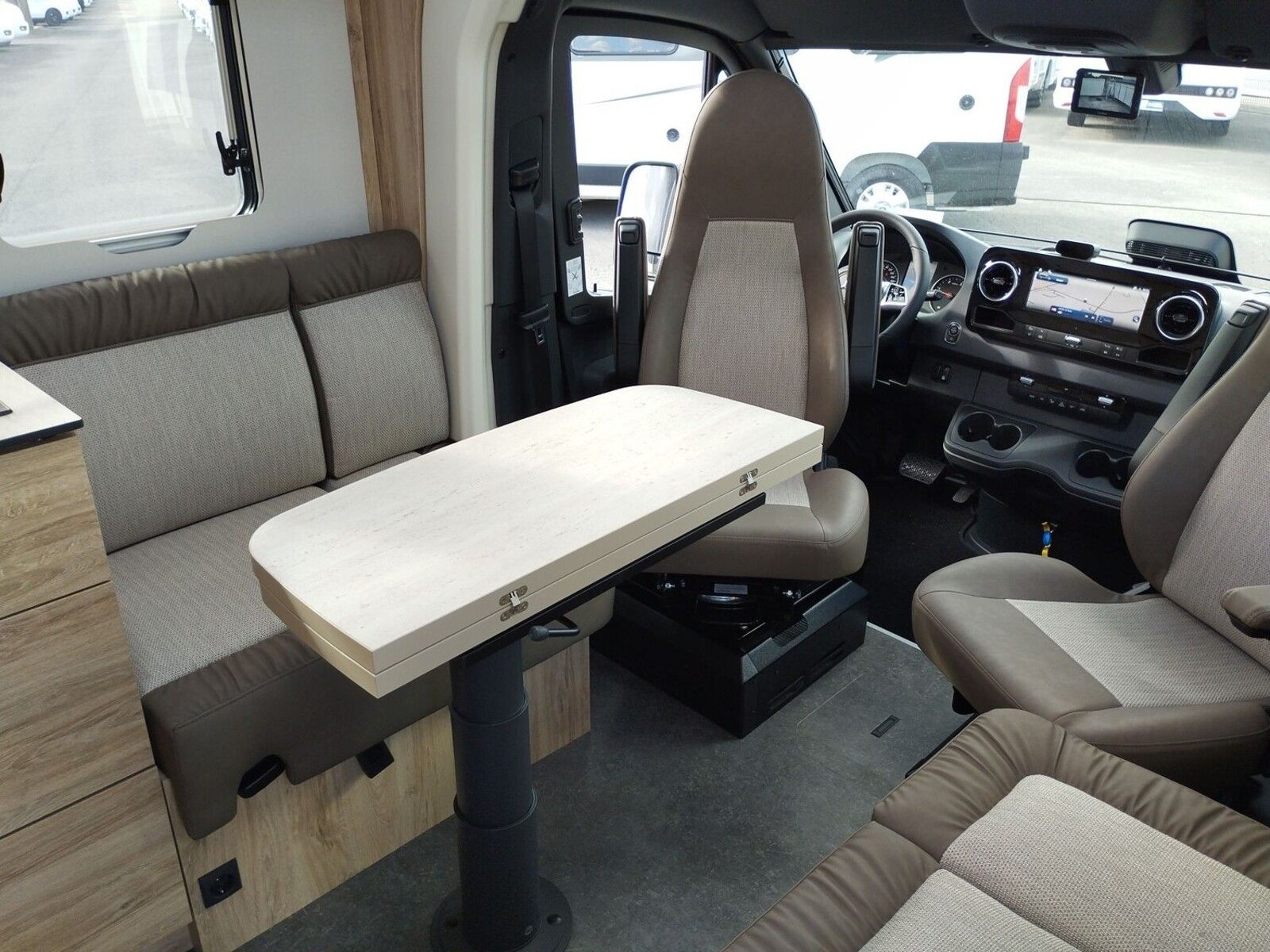 Fahrzeugabbildung Eura Mobil Profila T PT 726 EB Dörr 30 Jahre Sonderedition