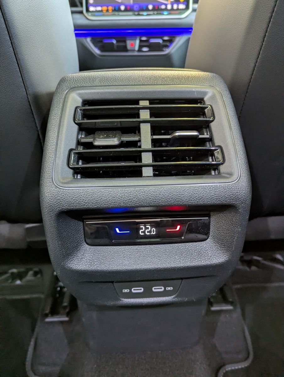 VW Tayron 2.0 R-Line Leder Launch Pano Black AHK 20 - Image 30