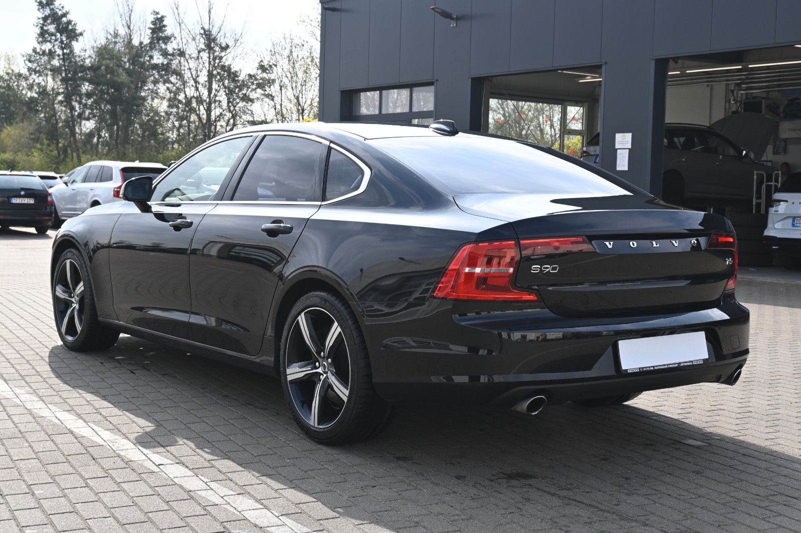 Fahrzeugabbildung Volvo **Mietkauf** S90 T5 Lim*Mom*LED*Navi*STHZ*Miete