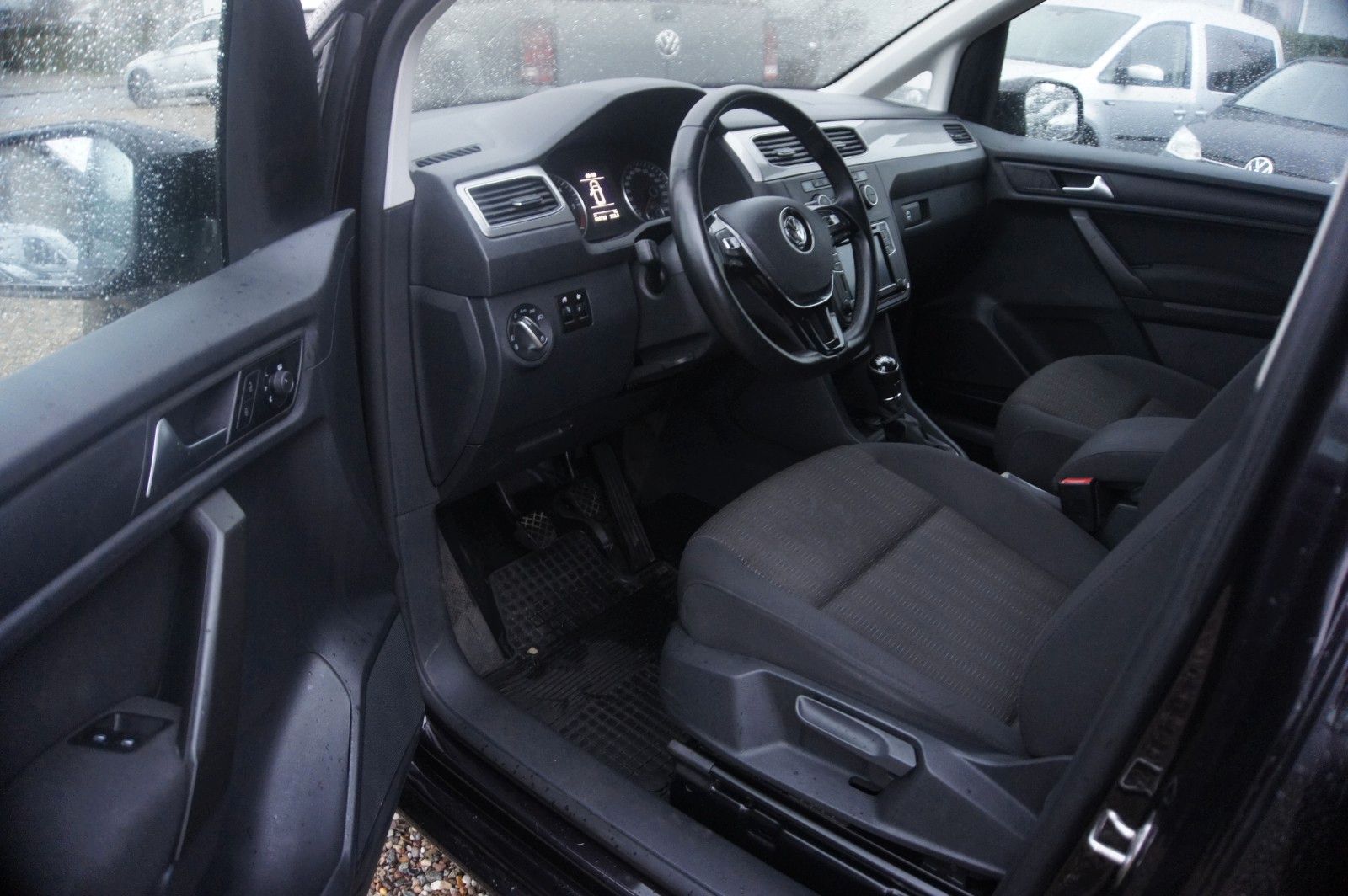 Fahrzeugabbildung Volkswagen Caddy PKW Maxi Comfortline met.Lack, Lederlenk.