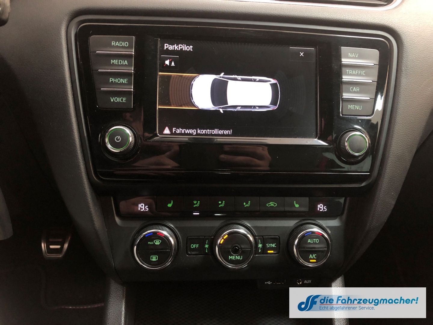 Fahrzeugabbildung SKODA Octavia Combi RS 2.0 TDI DPF Sportpaket Navi Bi-