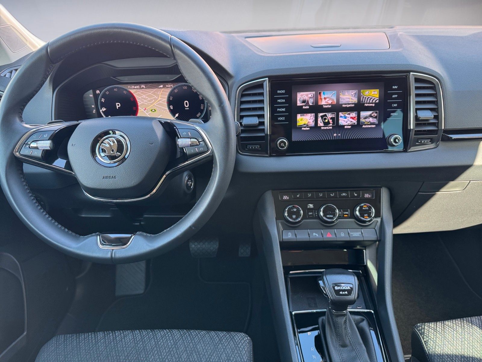 Fahrzeugabbildung SKODA Karoq 2.0l TDI DSG 4x4 STYLE