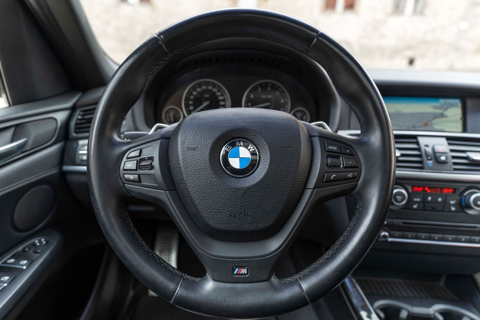 Fahrzeugabbildung BMW X3 xDrive35i M Sport HIFI KAM NAV SZH PANO M+S