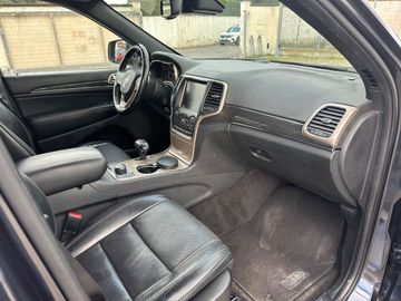 Jeep Grand Cherokee - 11