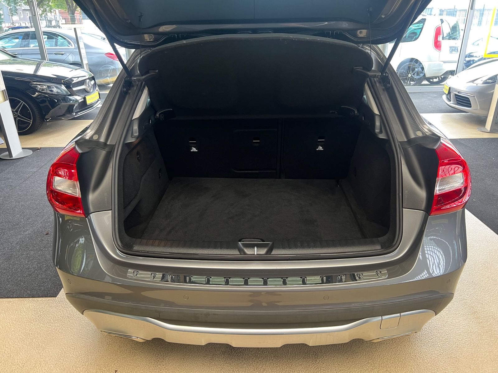 Fahrzeugabbildung Mercedes-Benz GLA 200 * SPORT-LINE URBAN * 1.HAND *