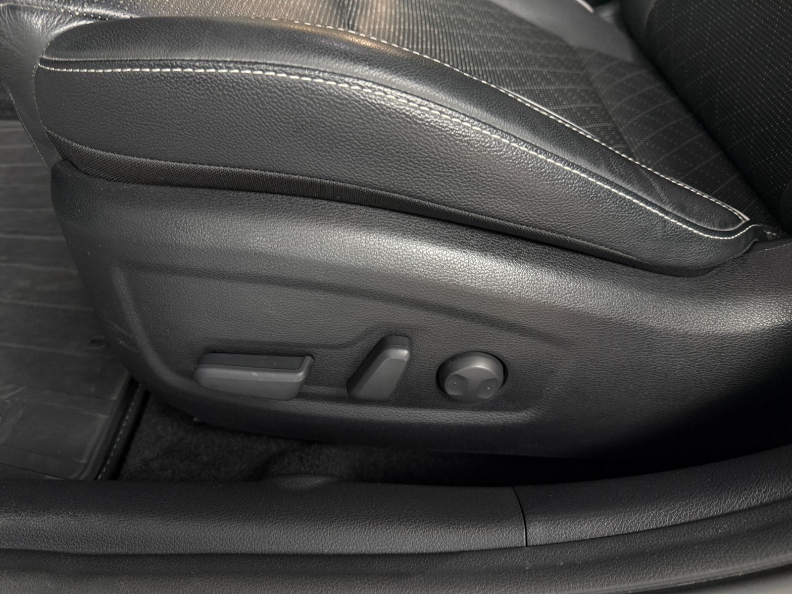 Fahrzeugabbildung Kia XCeed Platinum Edition PANO AHK JBL ACC