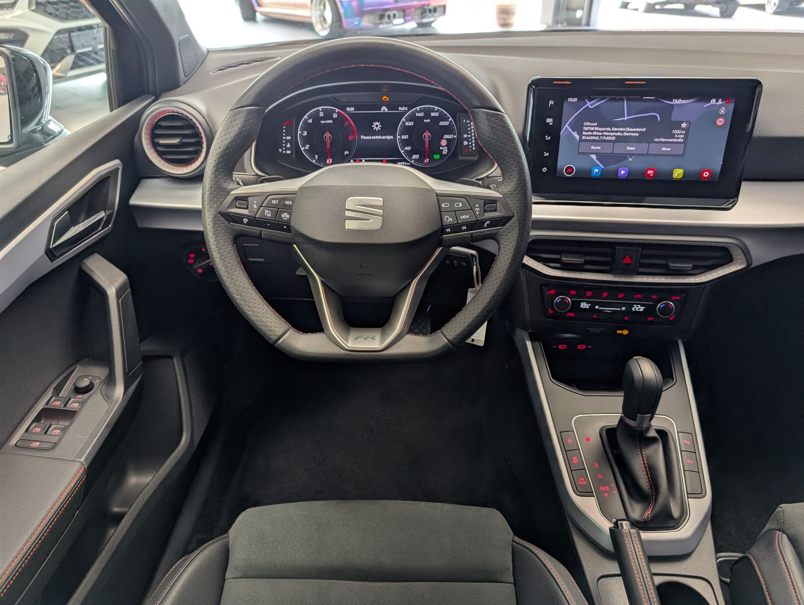 Fahrzeugabbildung SEAT Arona 1.5 TSI DSG FR LED ACC Cam Dinamica AHK 18