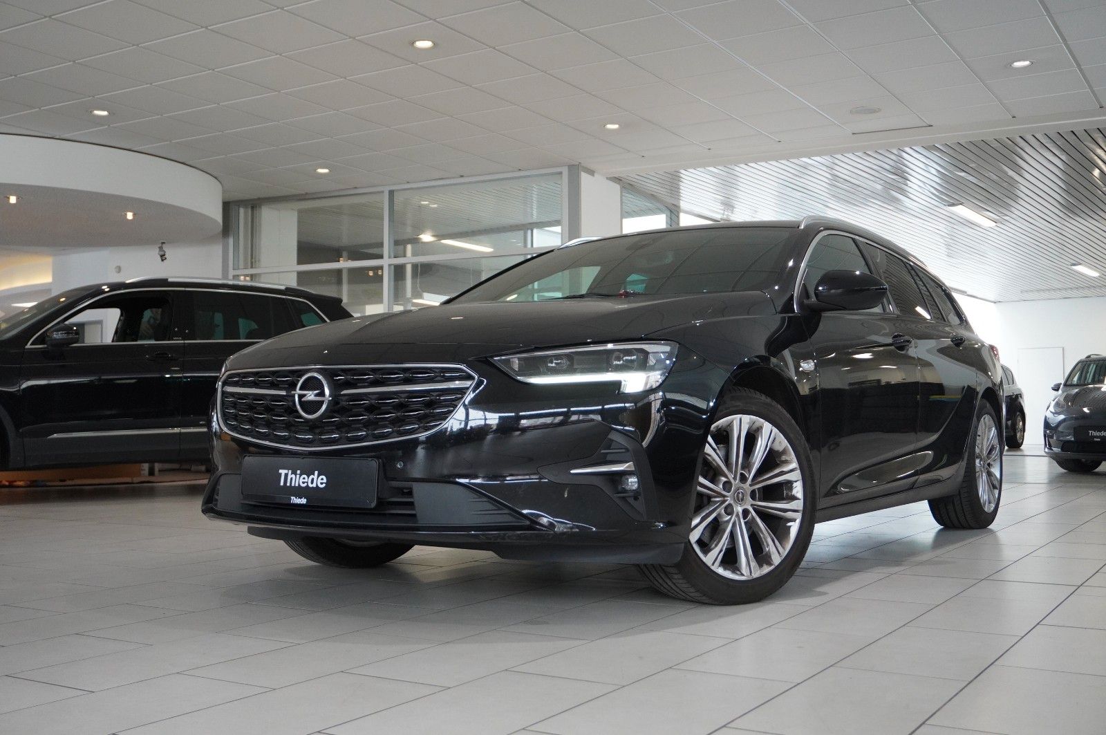 Fahrzeugabbildung Opel Insignia B ST 2.0D BUSI. 4X4 NAVI/LED/KAMERA/DAB