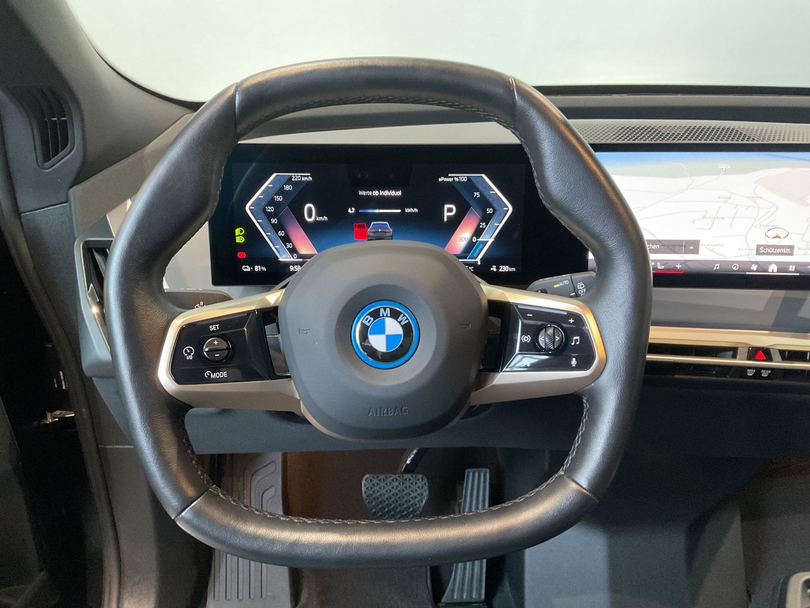 Fahrzeugabbildung BMW iX xDrive40 Sportpaket HK HiFi DAB Pano.Dach