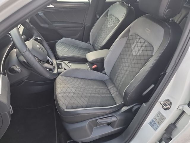 Fahrzeugabbildung Volkswagen Tiguan R-LINE 2,0 TDI DSG 4MOTION PANO AHK EASY