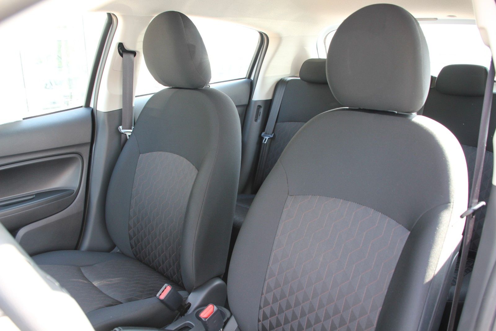 Fahrzeugabbildung Mitsubishi Space Star Select