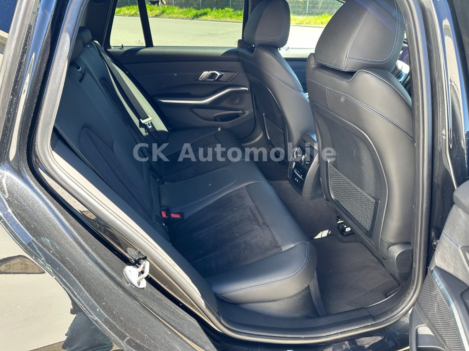 Fahrzeugabbildung BMW 320d Touring M-Sport Facelift/Shadow-Line/Navi