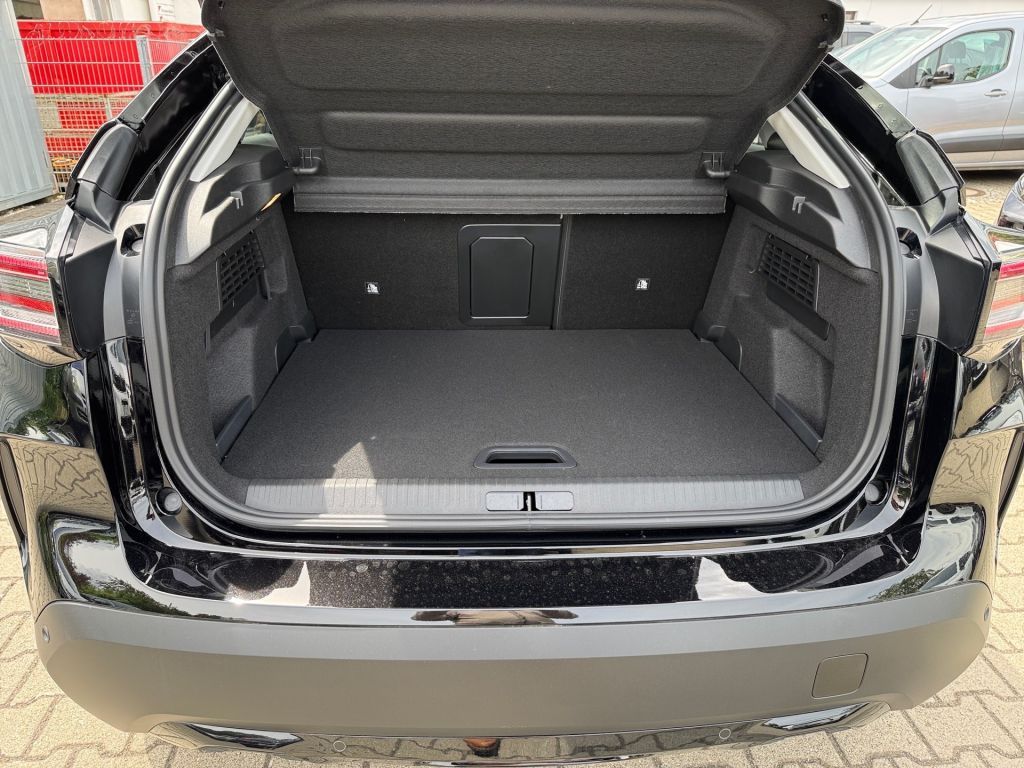 Fahrzeugabbildung Citroën C4 Hybrid 145 TEAM D * Ganzjahresreifen