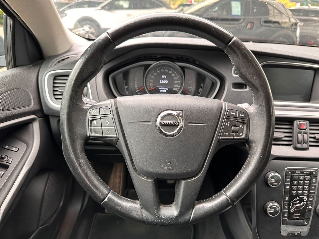 Volvo V40 D2 Kinetic *Navi*LED*CD-Player*Händler*
