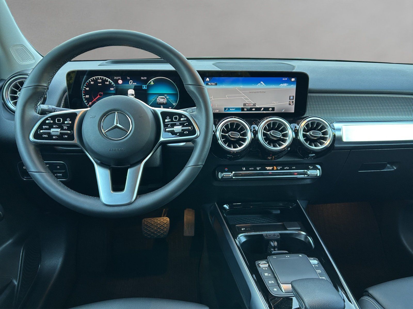 Fahrzeugabbildung Mercedes-Benz GLB200 Progr LED HighEndMBUX HUD Night AHK Busin