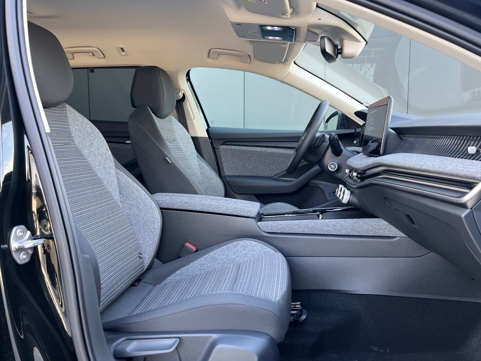 Fahrzeugabbildung SKODA Superb Combi Selection 2.0 TDI DSG *AHK, Navi, 1