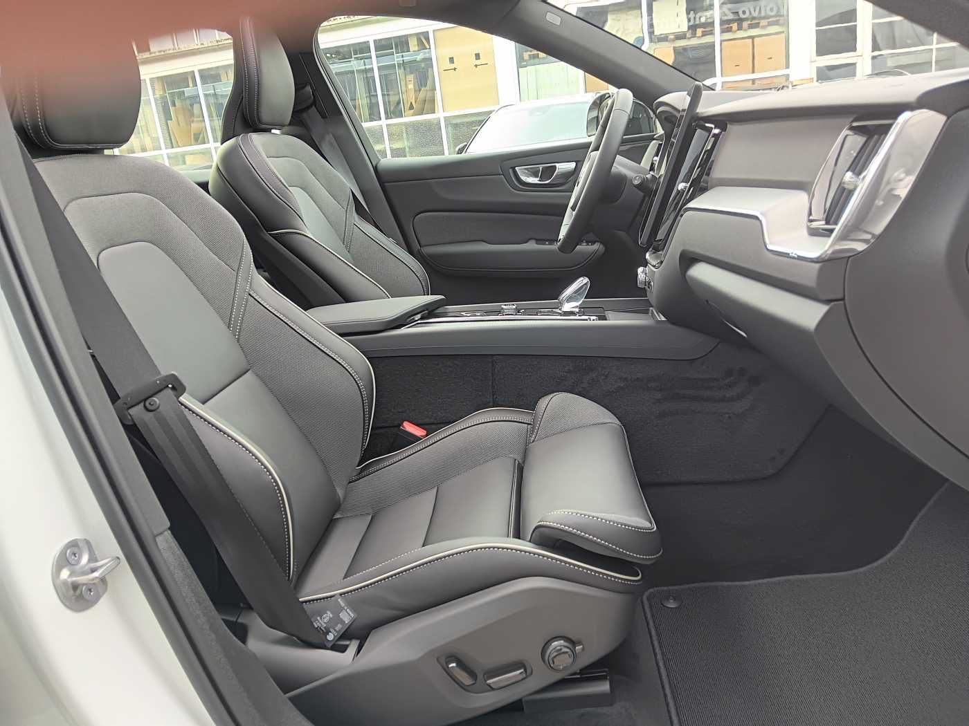 Fahrzeugabbildung Volvo XC60 T6 AWD Plus Black Edit. '26,6 Prozent Rabat