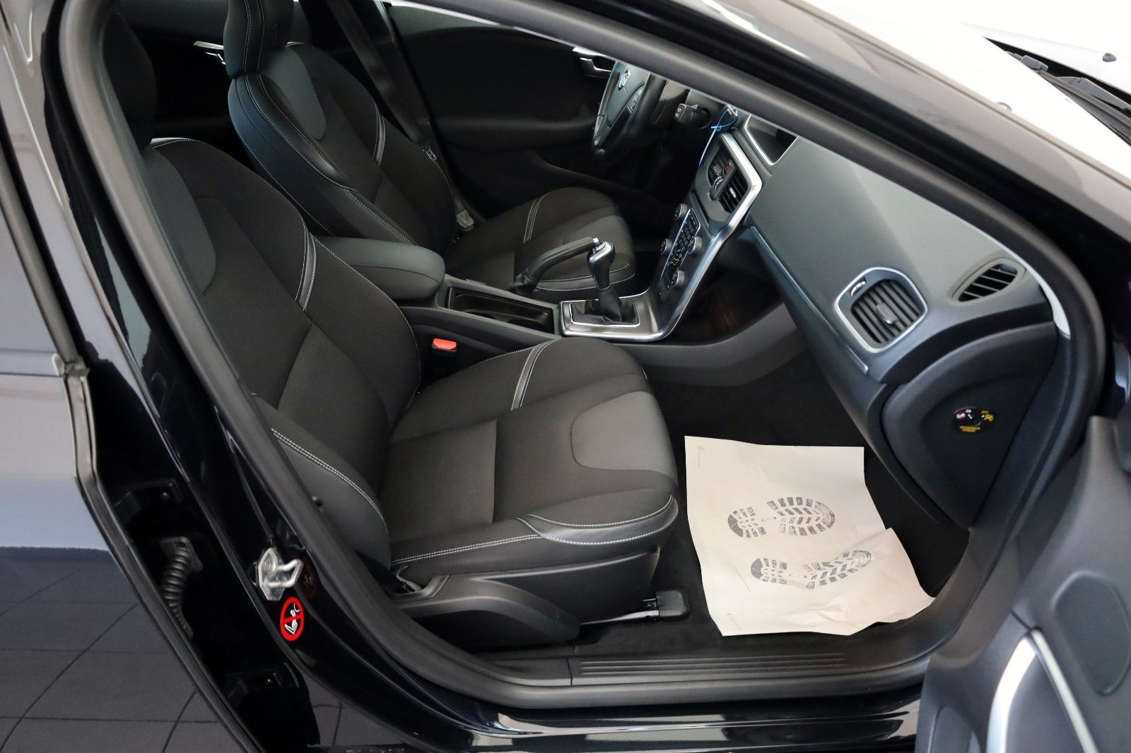 Fahrzeugabbildung Volvo V40 You! TLeder,Navi,Xenon,Kamera,SH,PDC,SR+WR