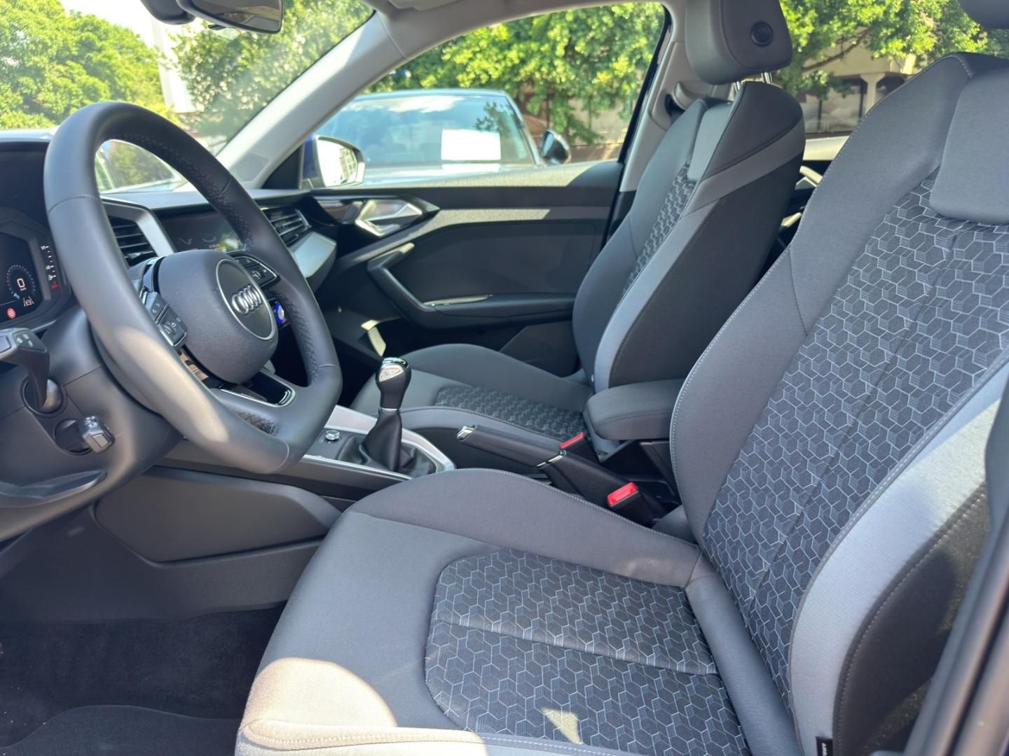 Fahrzeugabbildung Audi A1 allstreet 30 TFSI LED Smartphone PDC vo.hi.