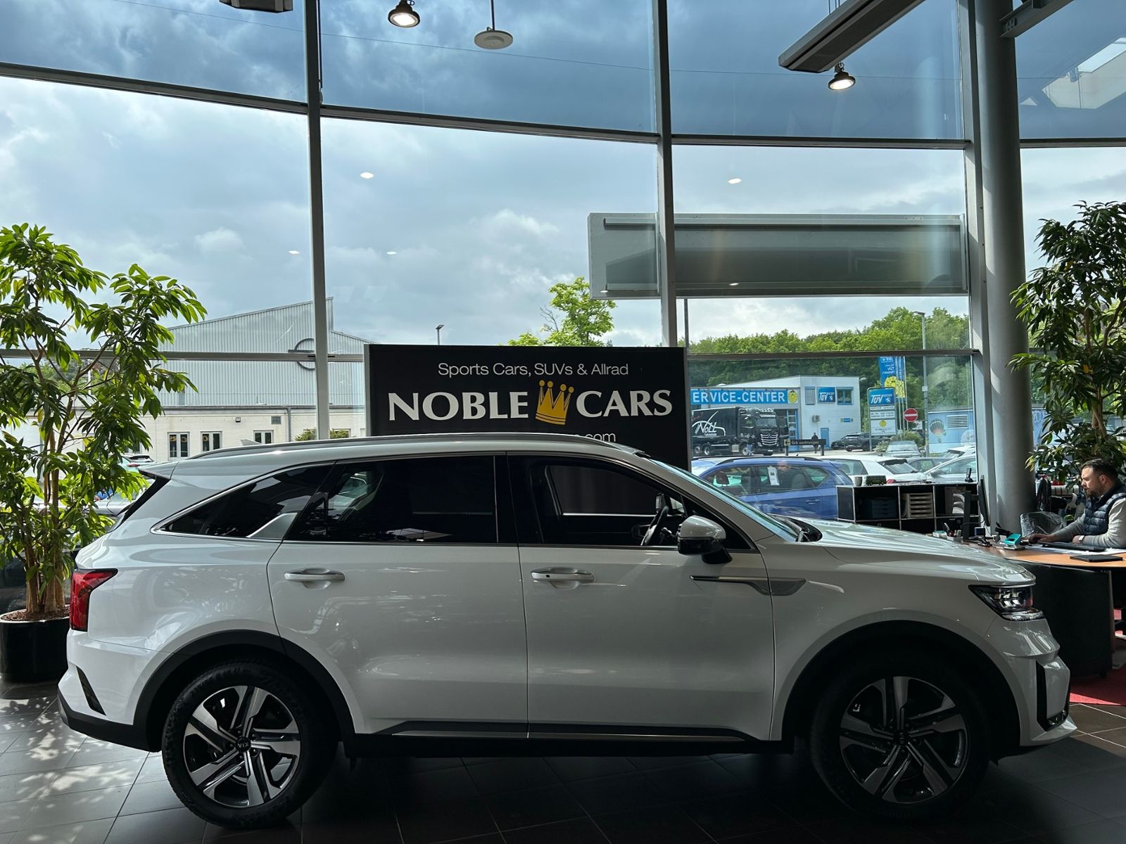 Fahrzeugabbildung Kia Sorento Hybrid HEV Spirit 2WD LEDER LED NAV 19"