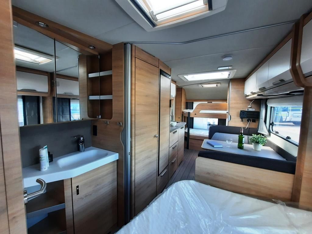 Fahrzeug Übersicht 8 Fahrzeugabbildung Knaus Südwind 540 FDK Black Selection Verfüg./Sparen S