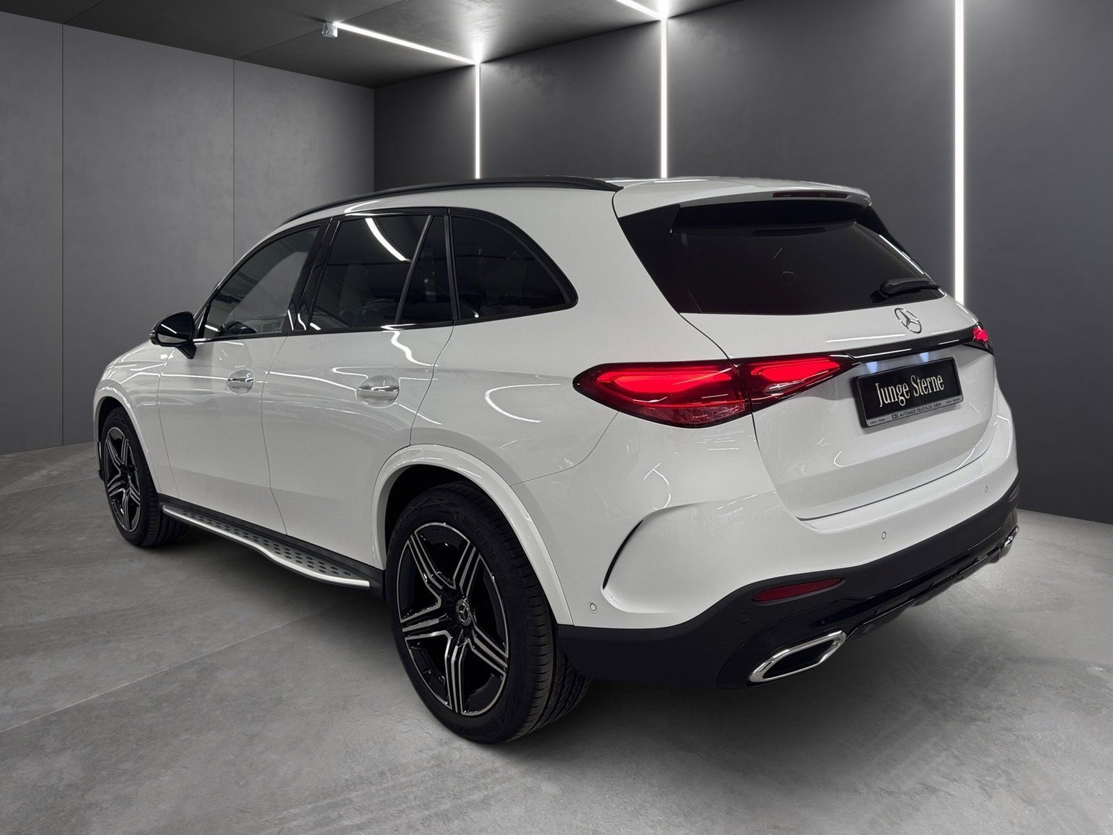 Fahrzeugabbildung Mercedes-Benz GLC 300 4M AMG Plus*Airmatic*STDHZG*Distro*AHK*
