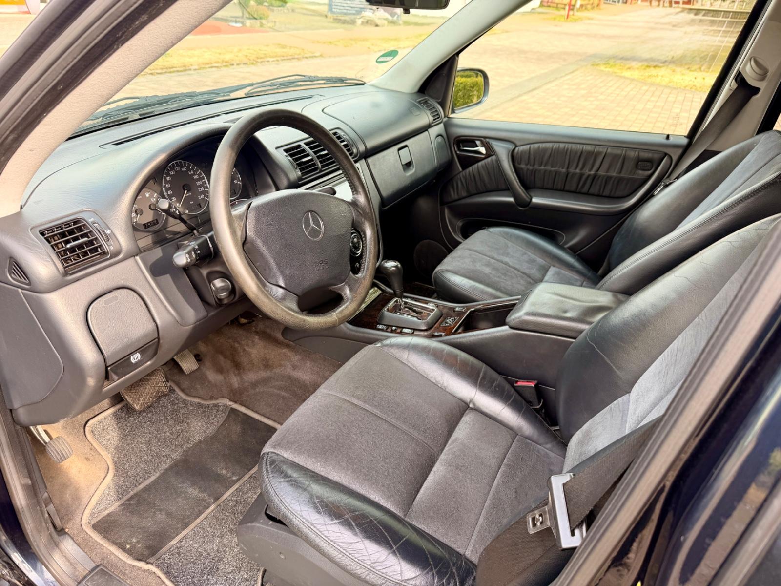 Mercedes-Benz ML270 2004 — photo 10