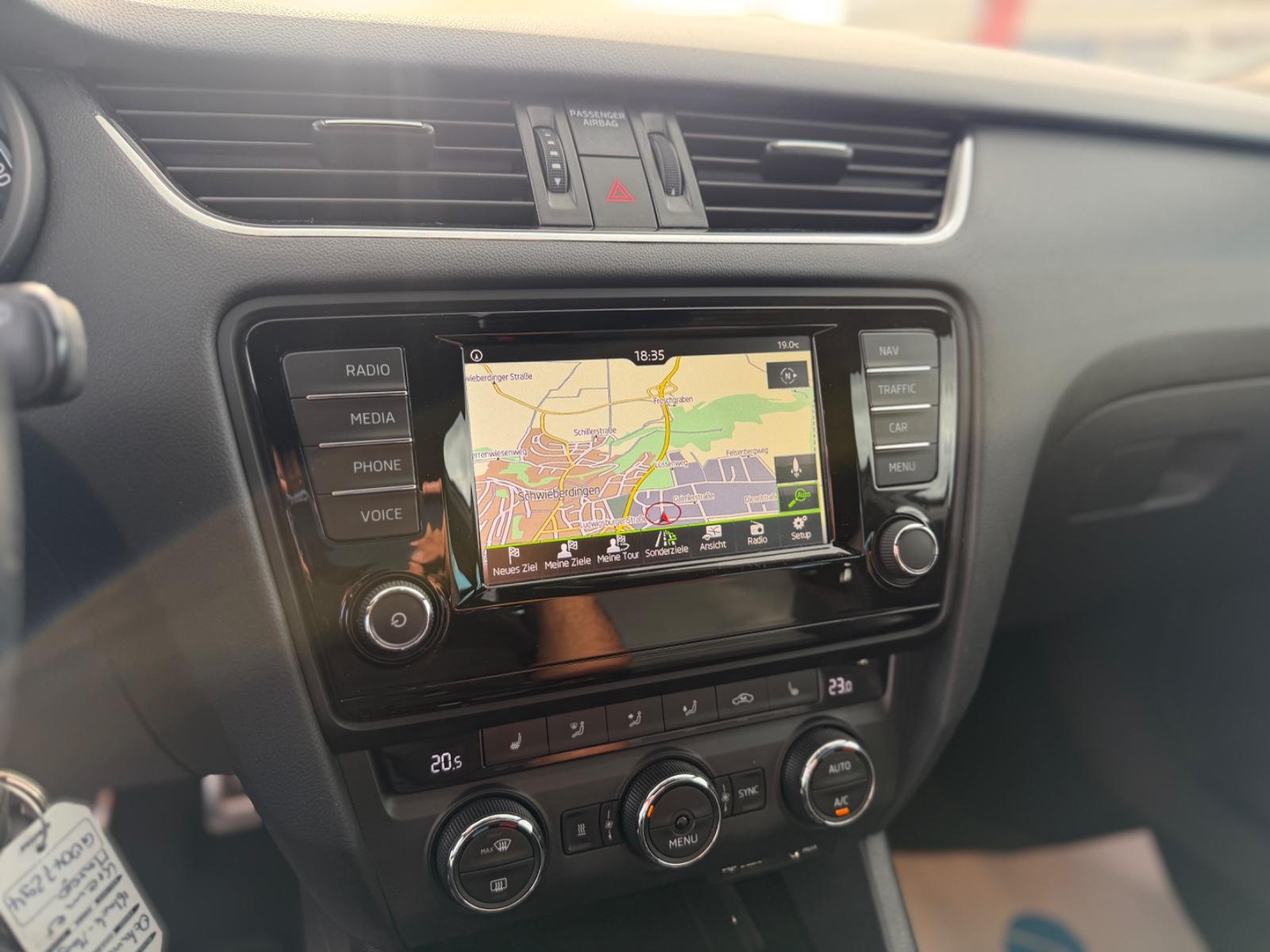 SKODA OCTAVIA COMBI RS 220 ch BVM - 1ère MAIN - CUIR - HIFI - 193000 km