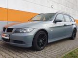 BMW 320i Touring E90 Automatik Panorama Klimaauto - BMW: Kombi, E90