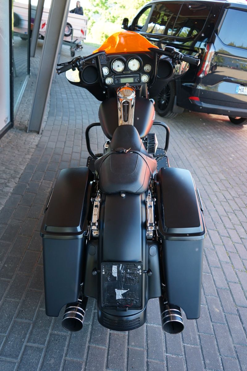 Fahrzeugabbildung Harley-Davidson Street Glide 103 - Mega Umbau - Jekill - 21 Zoll