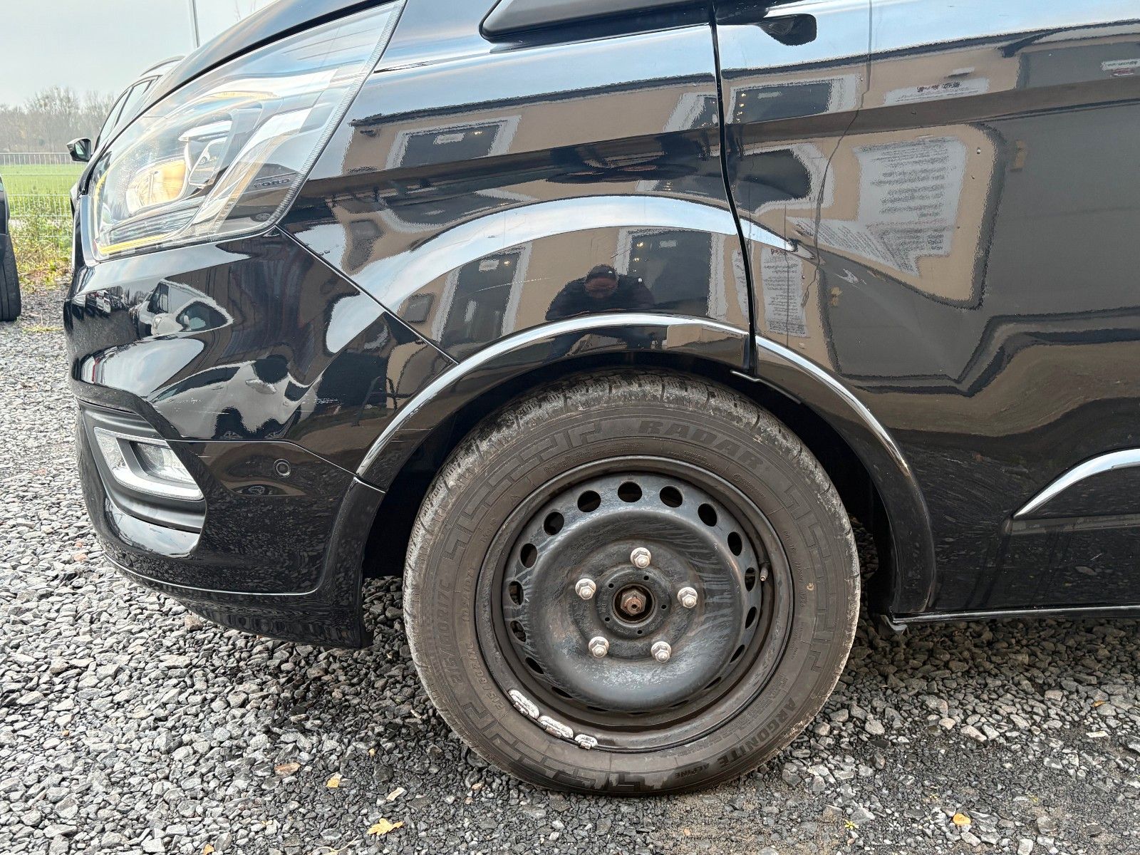 Fahrzeugabbildung Ford Tourneo Custom Aut. 320 L2 Tourneo Titanium Lede