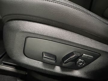 Fahrzeugabbildung BMW 530i M Sport SAG Kamera H/K NavPro AHK Alarm HUD