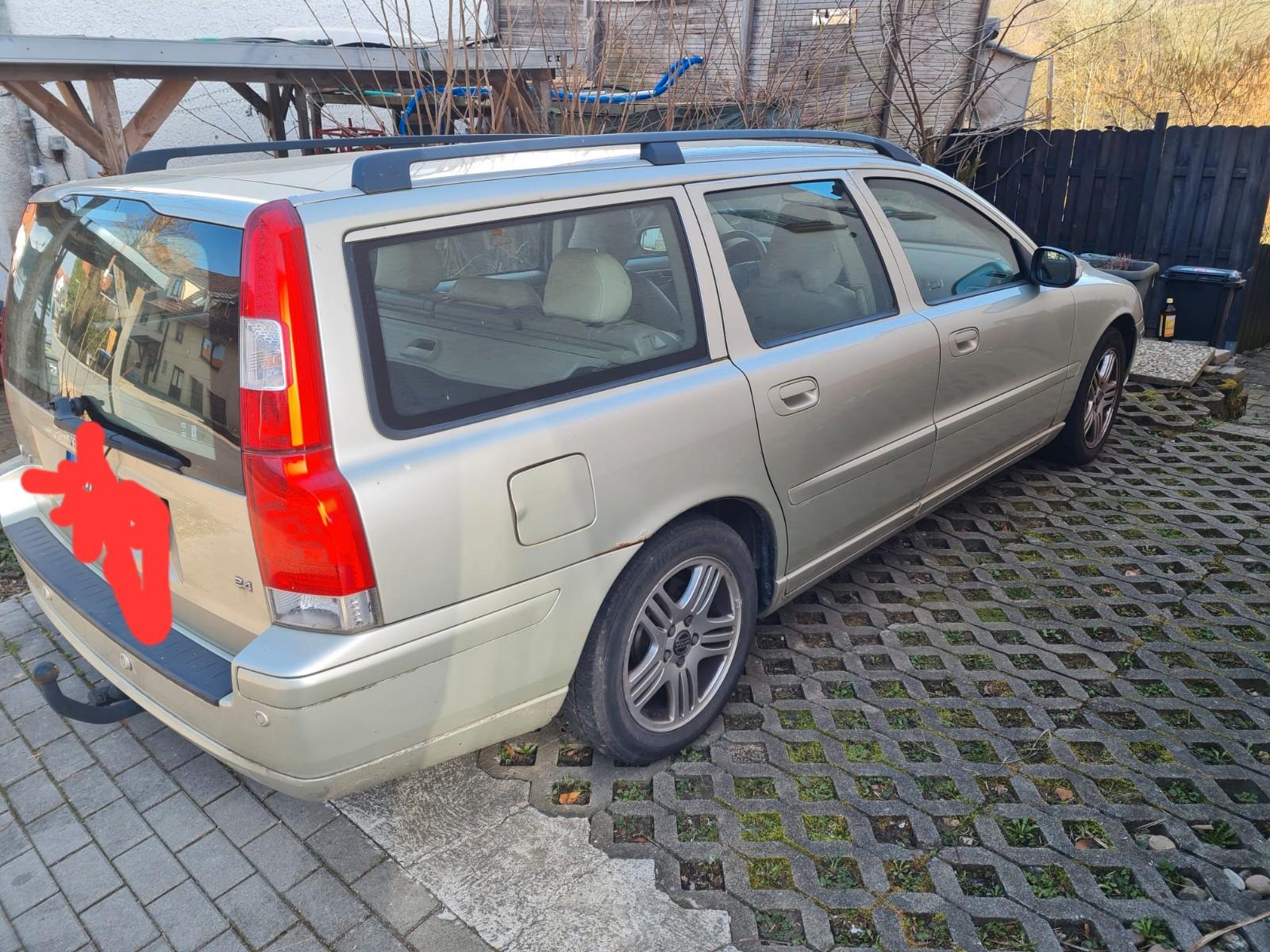 Volvo V70 2006 — rear view