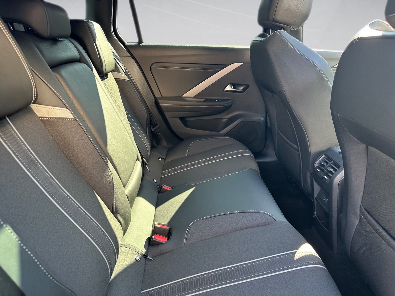 Fahrzeugabbildung Opel Astra L Sports Tourer 1.2 Turbo GS 360,HUD,LED