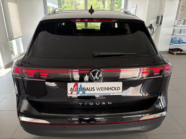Tiguan  Elegance 2.0 TDI MATRIX CLI AHK PANO SHZ