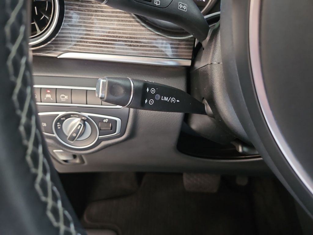 Fahrzeugabbildung Mercedes-Benz V 250 EAV lang 4x4 Tisch Standhzg Sitzbelüftg AH