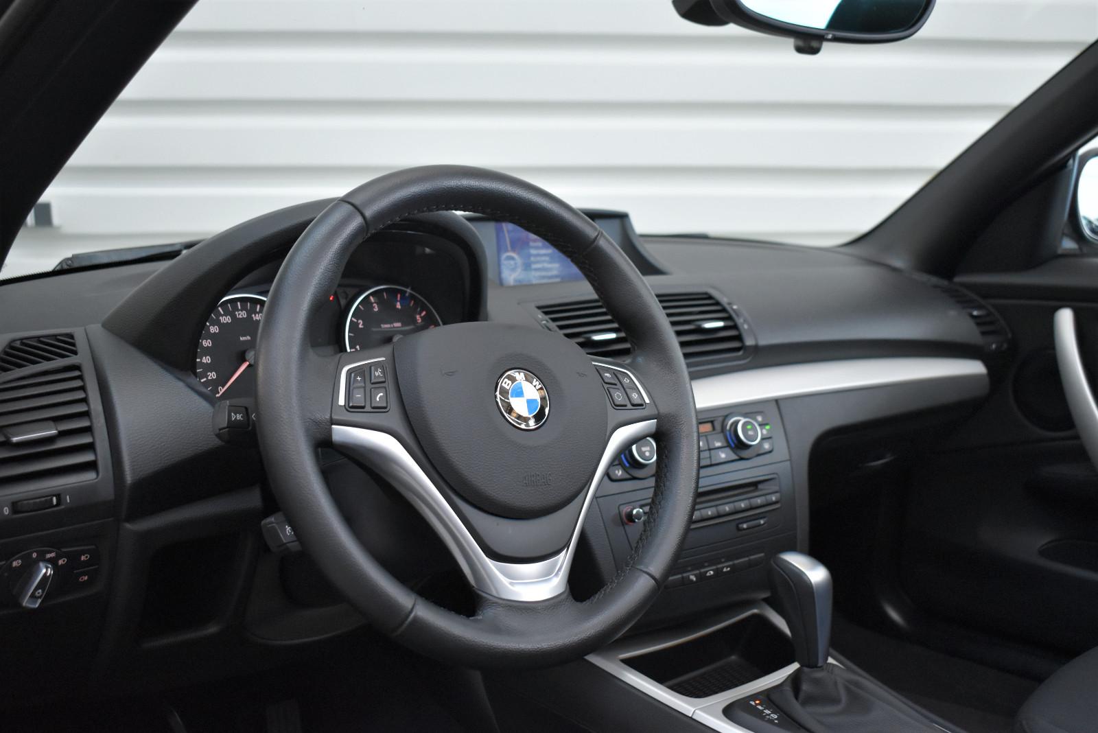 BMW 118i Cabrio+Navi+Automatik+PDC+Tempomat+SHZ