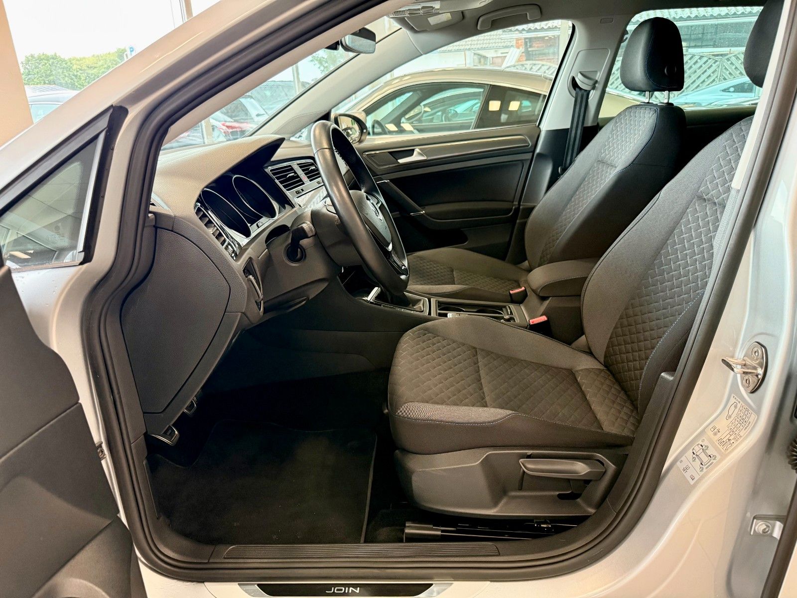 Fahrzeugabbildung Volkswagen Golf VII 1.0 Join Navi / LM-Felgen