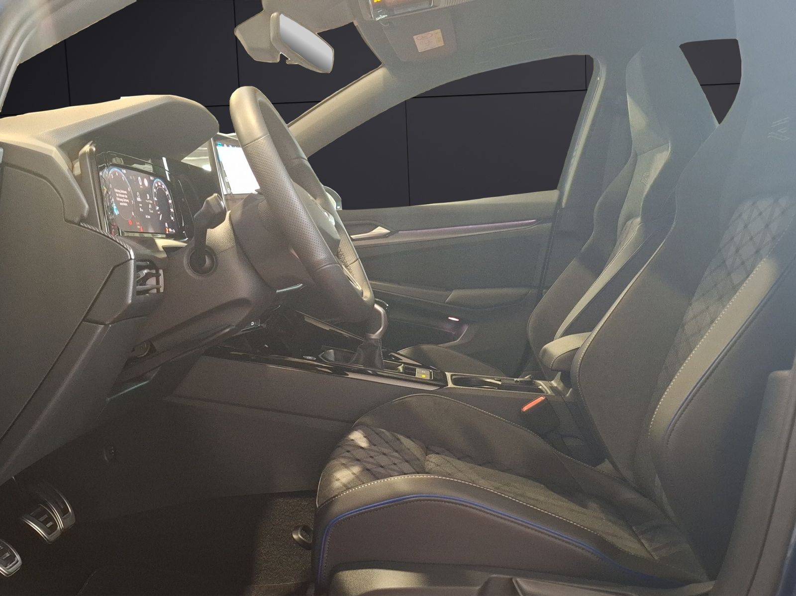 Fahrzeugabbildung Volkswagen Golf VIII Variant TSI R-Line Standhzg. LEDplus N