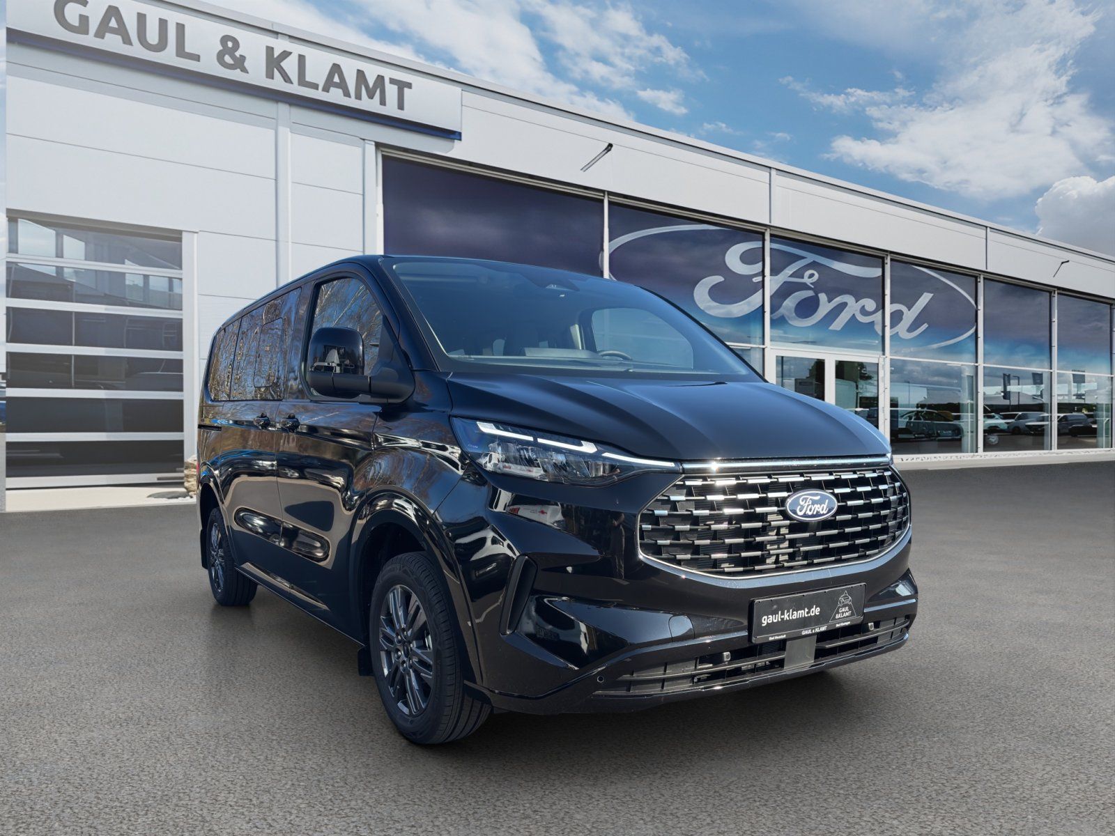 Fahrzeugabbildung Ford Tourneo Custom 2.0 Ecoblue 320 L1 Tourneo Titani