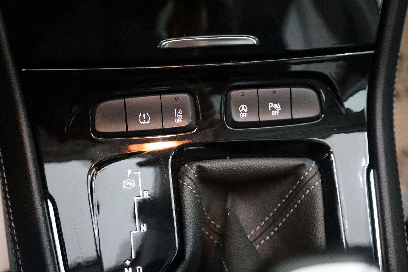 Fahrzeugabbildung Opel Grandland(X) TLeder,Navi,LED,Panorama,Kamera,AHK