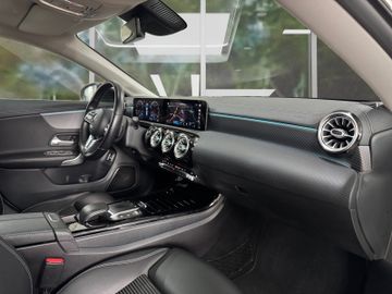Mercedes CLA 200 Shooting Brake - 11