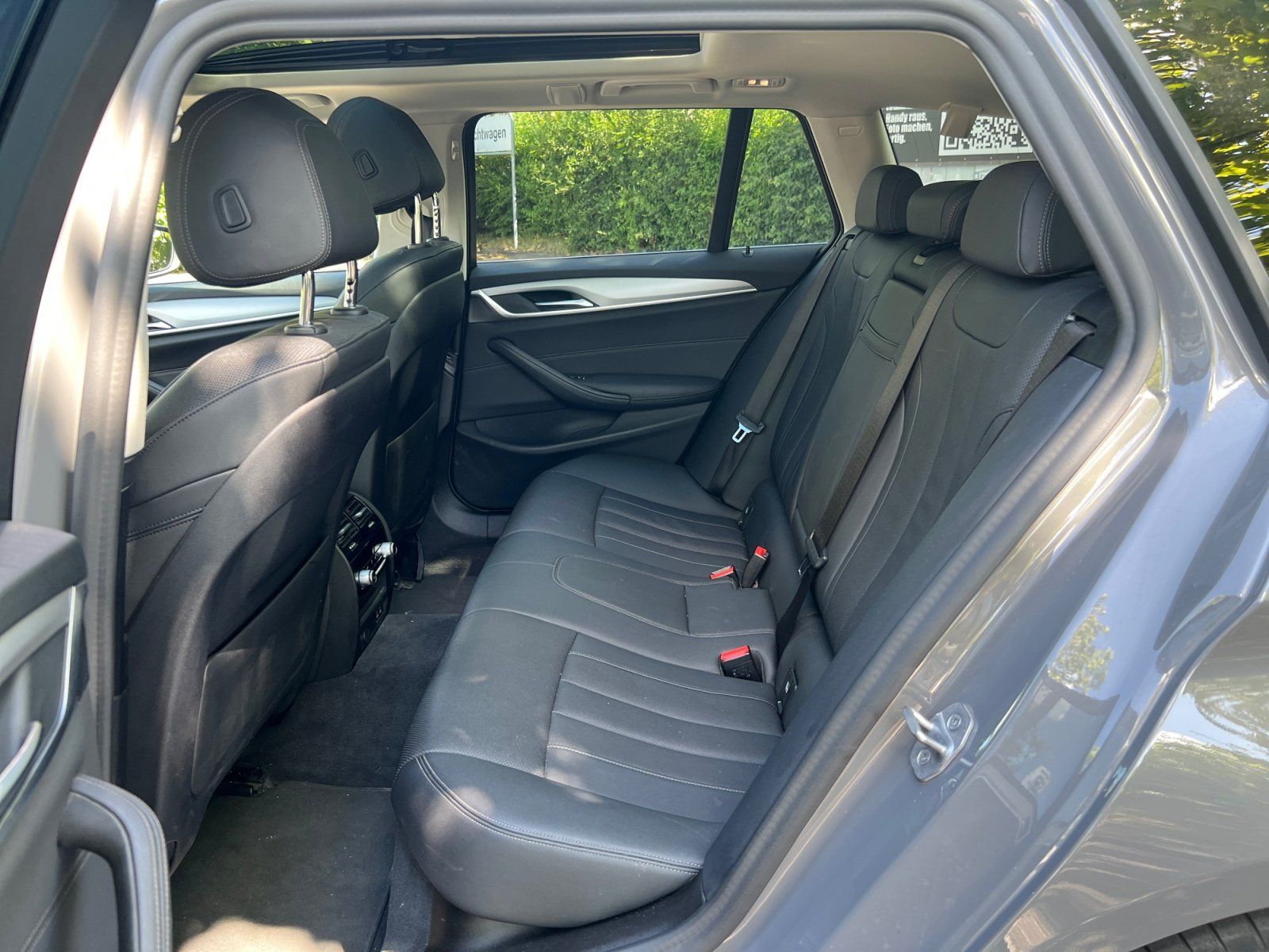 Fahrzeugabbildung BMW 520dA xDrive 3xKlima+Glasdach+LED+ParkAssist+AHK