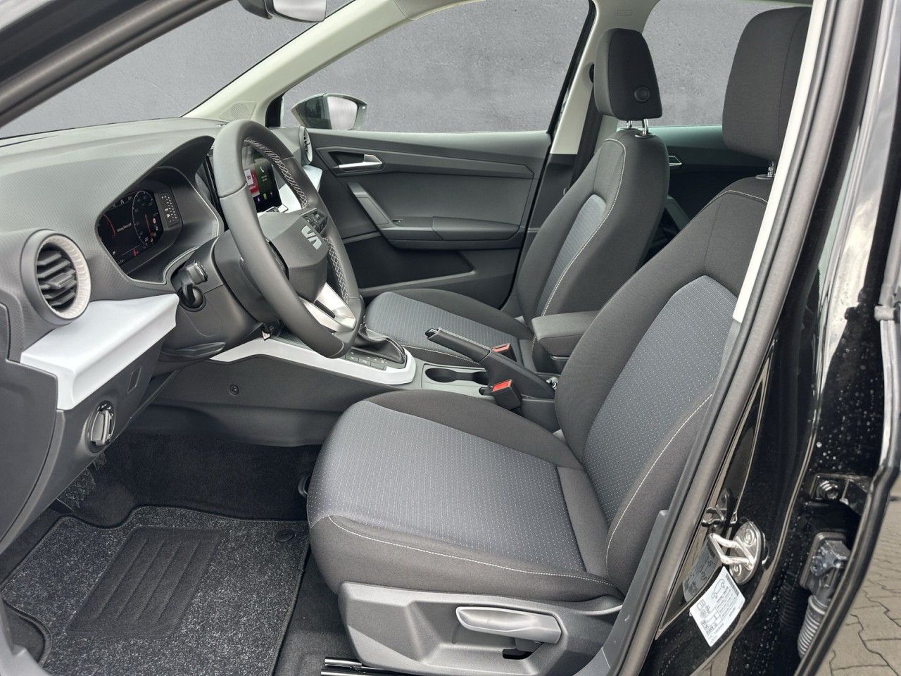 Fahrzeugabbildung SEAT Arona Road Edition 1.0 TSI DSG