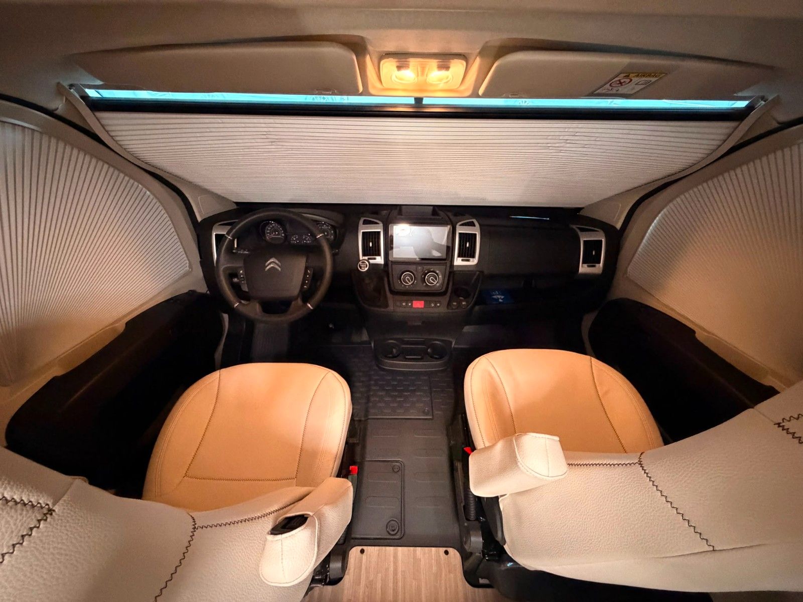 Fahrzeugabbildung Citroën Jumper Eden Camp P745 GLC Wohnmobil Markise