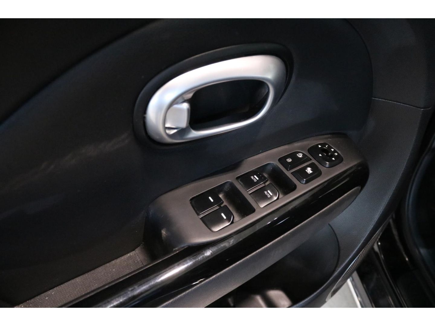 Fahrzeugabbildung Kia Soul Dream Team Navi Kamera Alu PDC Bluetooth