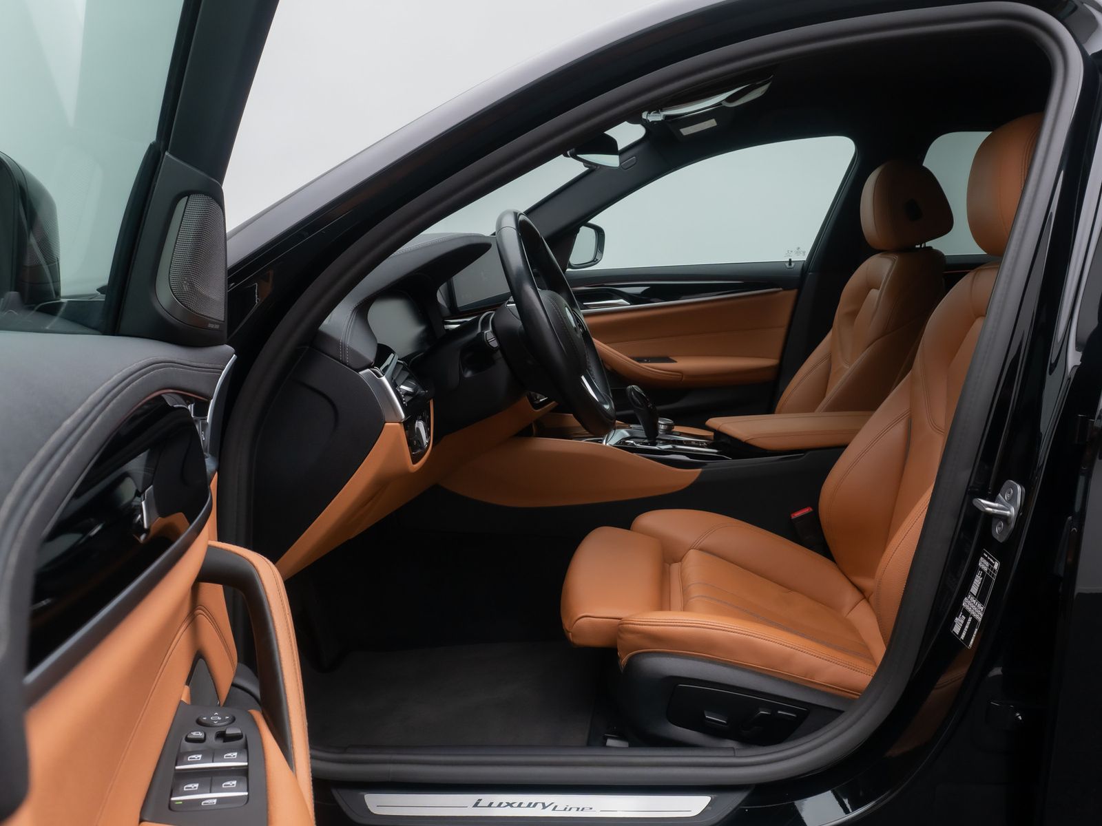 Fahrzeugabbildung BMW 530d Luxury Line HUD Kamera AHK Alarm Laser H/K