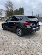 BMW iX1 xDrive30 - - BMW iX1 mit Panoramadach