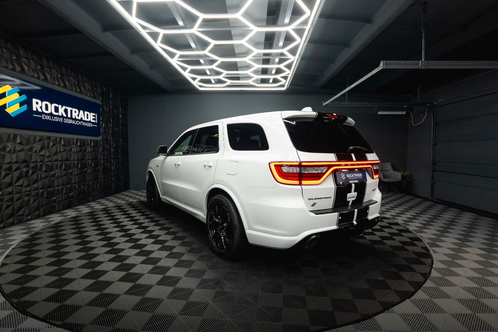 Fahrzeugabbildung Dodge Durango 6.4 V8 SRT Performance 4x4 Night-Paket